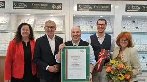 Zum Festakt gratulierten WK-Präsident Josef Herk, Bundesinnungsmeisterin Elke Neubauer-Wolf, Bundesinnungsmeister Wolfgang Hufnagl und Simone Pfeiffer vom Wirtschaftsbund Hartberg-Fürstenfeld