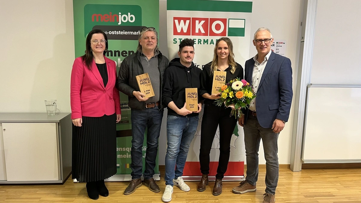 WKO-Regionalstellenleiterin Hartberg Simone Pfeiffer, Sigi Spandl, Clemens Pink, Julia Stangl und Rupert Christian Zach, steirischer Innungsmeister der Tischler und Holzgestalter (von links)