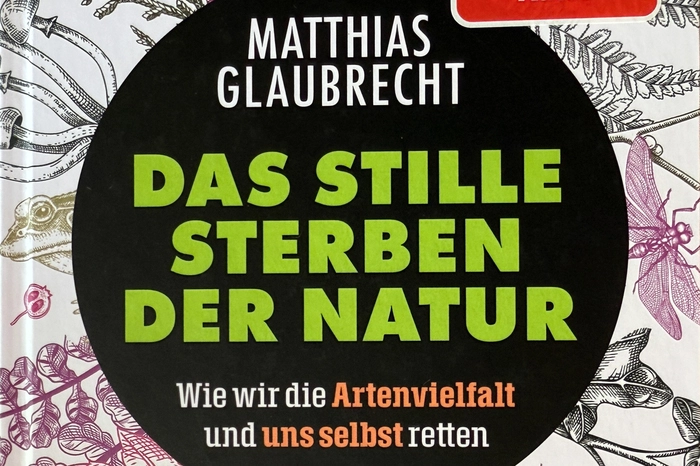 Das stille Sterben der Natur von Matthias Glaubrecht (Verlag Bertelsmann, 22,70 Euro)
Zum Nachdenken, was wir mit unserem Planeten anstellen, ist dieses Buch sehr gut geeignet, wenn wir den Luxus des Nichtstuns genießen. Vorschläge für die Rettung der Artenvielfalt – auch mit der einen oder anderen Idee, die man selbst und „nicht die anderen“ machen kann.
