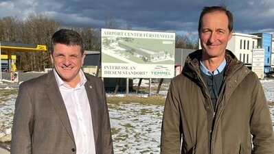 Auf der Suche nach der „eierlegenden Wollmilchsau“: Fürstenfelds Bürgermeister Franz Jost und der Weizer Unternehmer Hagen Temmel bei einem Dreh für ein Social Media-Video