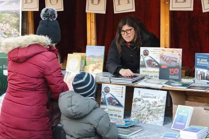 In der Bücherhütte gab es auch einen Flohmarkt der Wechsellandbücherei