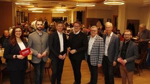 Die Redakteure Livia Steiner und Ewald Wurzinger mit Luca Geistler, Michael Horvath, Marcus Martschitsch, Herwig Matejka und Christoph Wallner