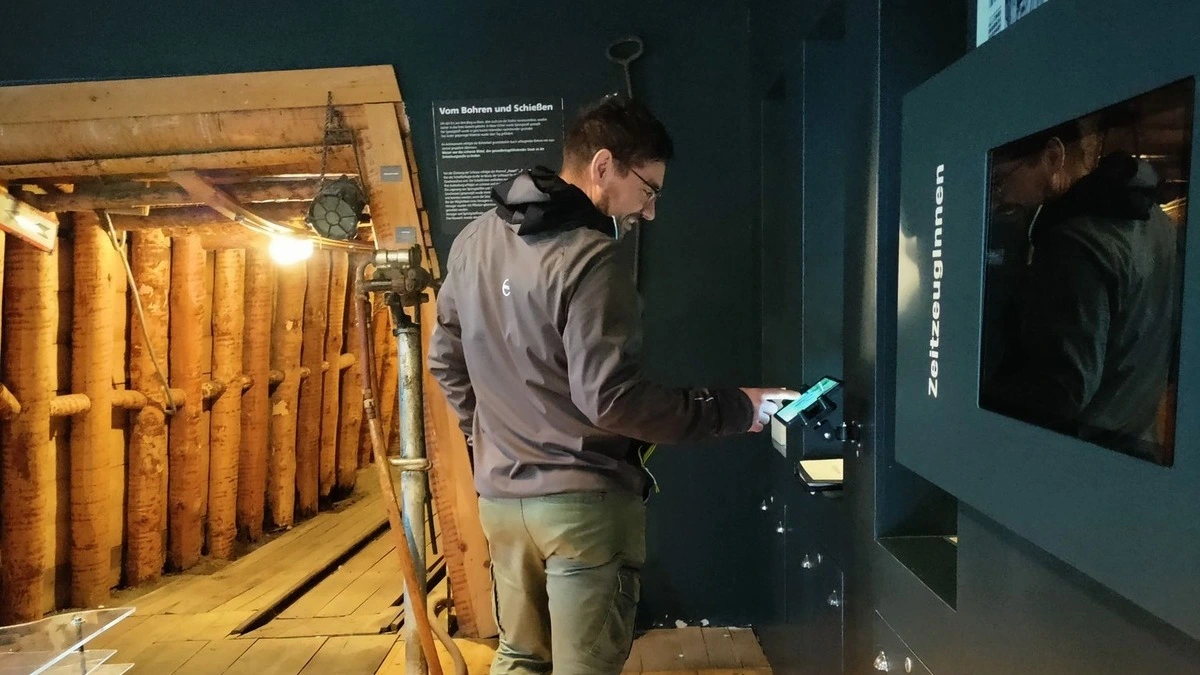 Im nachgebauten Schaustollen des Bergbaumuseums Goberling kann man selbst erleben, wie die Bedingungen unter Tage früher waren