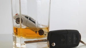 Der Unfalllenker hatte 0,66 Promille intus – das Opfer des Verkehrsunfalls hatte aber noch tiefer ins Glas geschaut