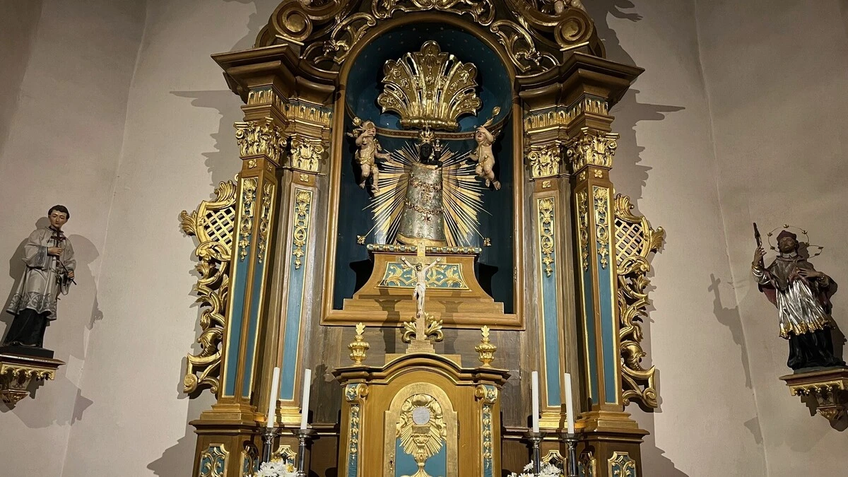 In der Loretokapelle der Pfarrkirche Dechantskirchen befindet sich die „Schwarze Madonna“