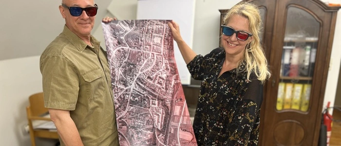 Kriminalbeamter und Hobbyhistoriker Joe Posch mit Gaby Jedliczka vom Museum Pfeilburg