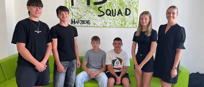 Jonas Schlögl, Florian Grössing, Michael Radl, Fabian Buchsbaum, Sofia Gruber und Schulleiterin Simone Gangl (v.l.)