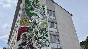 Nychos, Graffiti-Künstler aus Hartberg gestaltete die Fassade des Polizeigebäudes