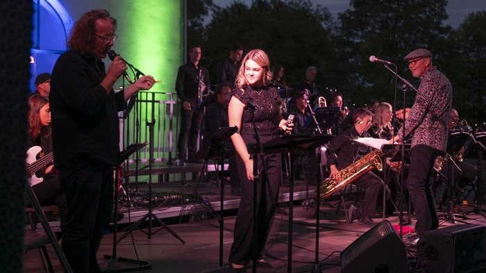 Das „Big Band Open Air“ im Schlosshof war der Höhepunkt von „Swinging Hartberg“