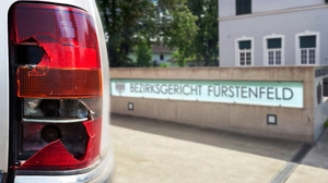 Neben dem Blinker wurden auch mehrere Scheibenwischer zerstört. Ex-Freund: „Wenn ich die Scheibenwischer eingeschaltet habe, sind sie davon geflogen. Das ist mir mehrmals passiert“