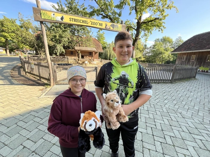 Sophia und Bastian haben die Chance bereits genutzt, und haben schon Ausschau nach den Jungtieren gehalten