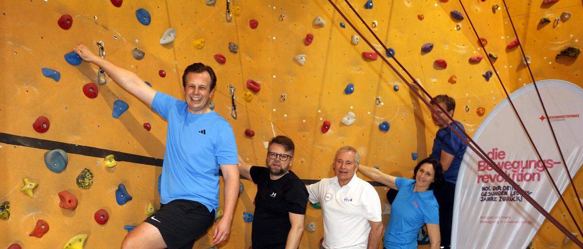 An der Boulderwand: Karlheinz Kornhäusl, Hannes Schwarz, Christian Purrer, Gabi Ruthofer und Bernd Leinich