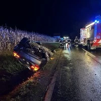 Das Auto landete auf dem Dach