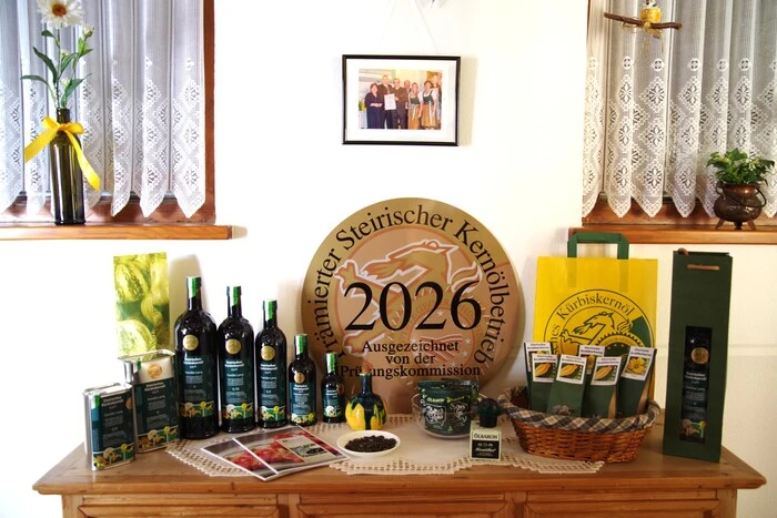 57 Kernölproduzenten aus dem Bezirk Hartberg-Fürstenfeld wurden von der Landwirtschaftskammer prämiert – darunter auch Familie Lang aus Hainersdorf