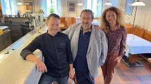 Das Team hinter dem „Kirchenwirt“ in Stubenberg: Koch Wolfgang Meichenitsch mit Helmut Puntigam und Michaela Almer-Reisenhofer