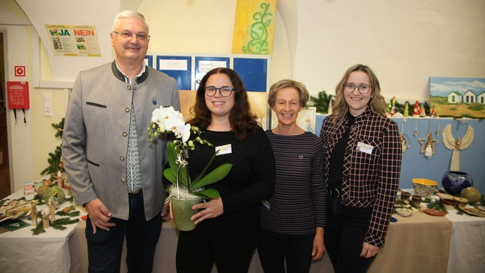 Leiterin Larissa Rohrböck konnte unter den vielen Gästen auch Pöllauer Bürgermeister Josef Pfeifer begrüßen