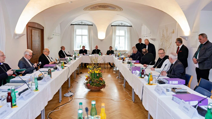 Die Frühjahrvollversammlung 2026 der Bischofskonferenz findet in St. Johann bei Herberstein statt. Den Vorsitz hat Erzbischof Franz Lackner inne. 