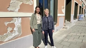 Grünen-Landtagsabgeordnete Sandra Krautwaschl mit Gemeinderätin Rosemarie Jörger die von der Gemeinde Ilz verklagt werden soll. Krautwaschl: „Das ist ein Einschüchterungsversuch.“