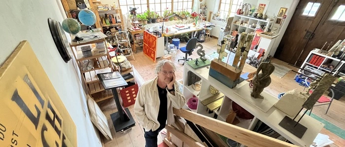 Wunder- und Wortspielkammer in einem: Josef Lederer in seinem Atelier in Burgau