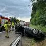 Der Pkw überschlug sich und blieb am Dach liegen