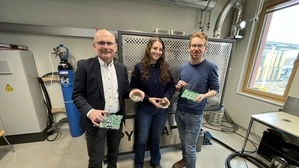 Projektleiter Christian Wartha, Laura Stifter und Michael Peinsipp (v.l.) arbeiten am Pyrolyse-Verfahren