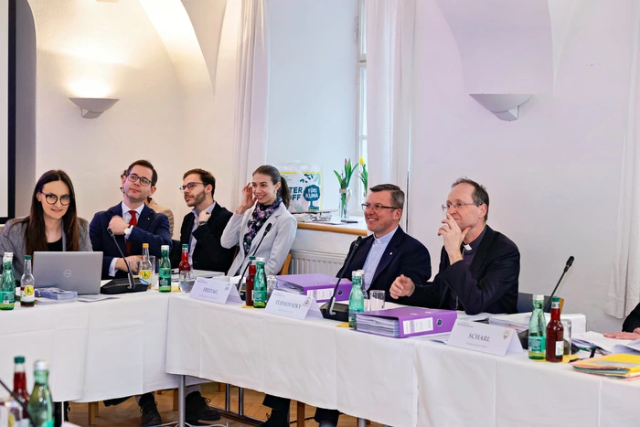 Es ist das erste Mal, dass sich die Oberhirten im „Haus der Frauen“ treffen.