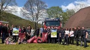 An Land und im Stubenbergsee: Die Feuerwehr Stubenberg, die Feuerwehrjugend sowie Mitglieder des Gemeinderats sammelten im Rahmen des steirischen Frühjahrsputzes auf, was andere „vergessen“ haben