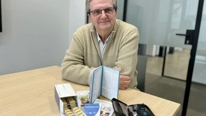 Den Blutzuckerspiegel im Blick: Karl Sakoschek (67) muss täglich eine stoffwechselanregende Tablette nehmen und regelmäßig seinen Blutzucker messen