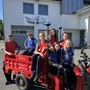 Die Feuerwehrjugend Großsteinbach ist stolz auf ihr Tuk-Tuk, welches sich die Mädchen und Burschen selbst verdient haben