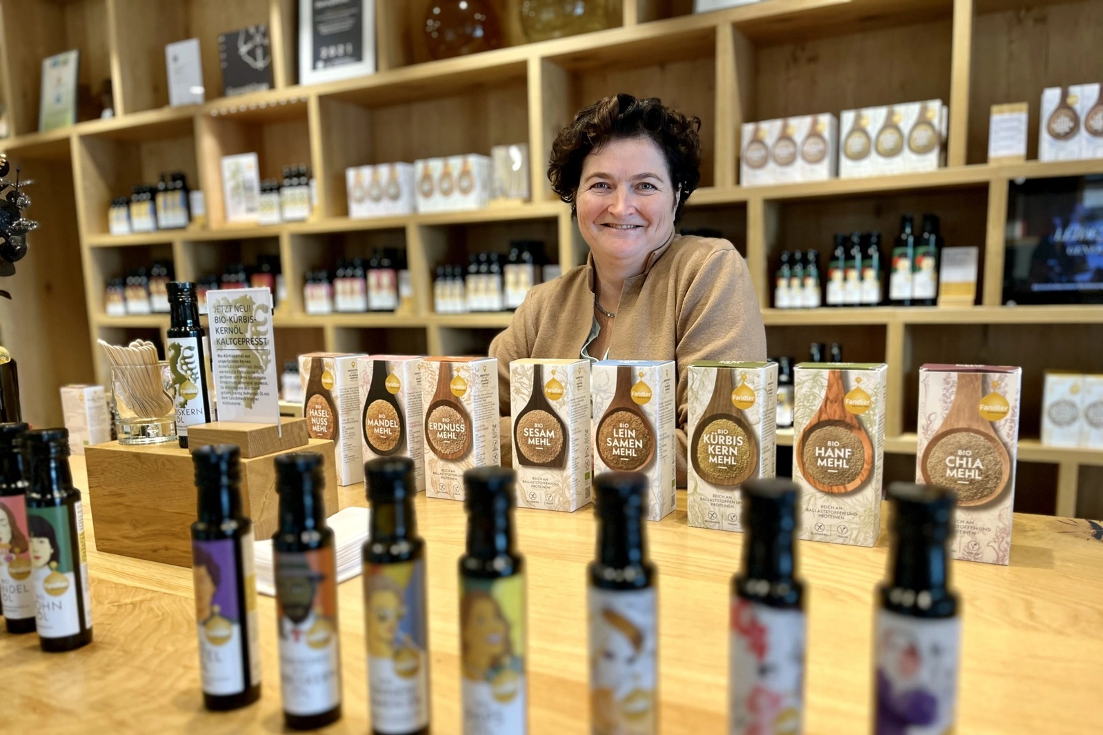 Julia Fandler in der Firmenzentrale in Pöllau