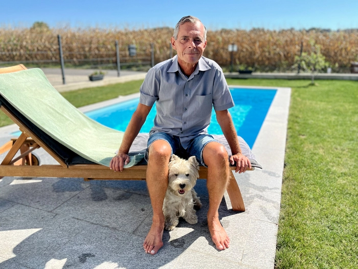 Auch am Pool vor Michaels Haus wurde gedreht. „Ich musste eineinhalb Stunden lang in den Pool springen und wieder herauskraxeln“, gewährt der 53-Jährige Einblicke in die Dreharbeiten