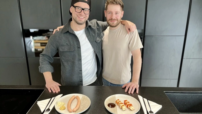 Schaffen den Ernährungsstil-Freundschafts-Balanceakt: Fleischhacker Robert Buchberger aus Pöllau und Kevin Wagner aus Hartberg