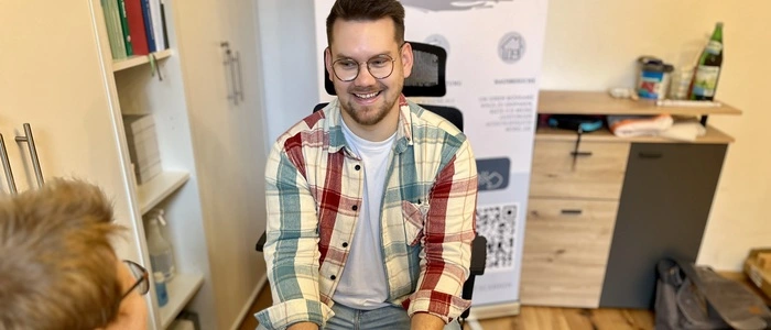 Christopher Kohlhauser aus Neustift an der Lafnitz ist seit Juli als Mobiler Wundmanager in den Bezirken Hartberg-Fürstenfeld und Oberwart unterwegs: „Ich bekomme ganz viel Lebensenergie zurück“