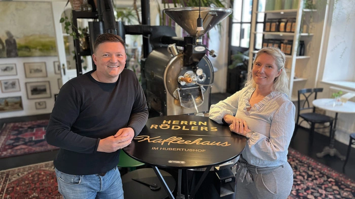 Der Gastronom und die Gestalterin hinter „Herrn Rodlers Kaffeehaus“, „Fräulein Rodlers Gästehaus“ und dem „Rodlers Kunsthaus“ in St. Johann bei Herberstein: Reinhold und Eva Rodler