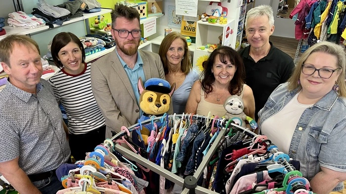Feierten zehn Jahre Green Shop: Gerhard Kerschbaumer (AWV Hartberg), Sandra Mayer (Pro Mente Hartberg), Lukas Kremsl (AWV Hartberg), Gabriele Goger (Mitarbeiterin Green Shop), Margit Schlagbauer (Green Shop), Rainer Dunst (Green Shop) und Judith Horvath (AWV Hartberg)