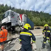 Der Unfall ereignete sich am Dienstagvormittag, die Bergung beschäftigte die Einsatzkräfte jedoch noch länger