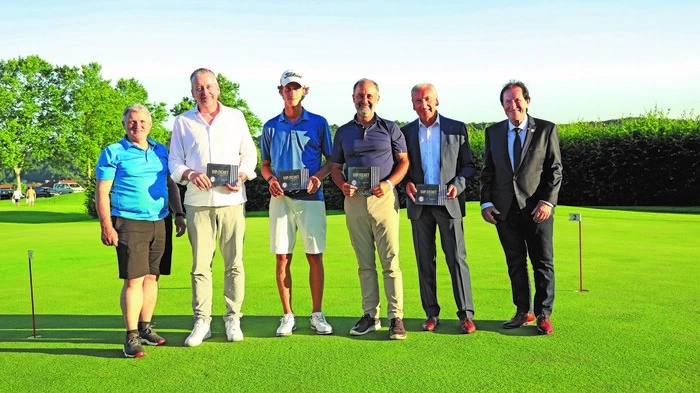 Die Sieger des 8. Rotary-Charity-Golfturniers mit den Organisatoren des RC Fürstenfeld (v. r.): Rotary-Präsident Alois Wurzinger, Josef Stampfl, Rainer Egerbacher, Maximilian Schwarz, Alexander Schröfl und Hans-Peter Schweighofer