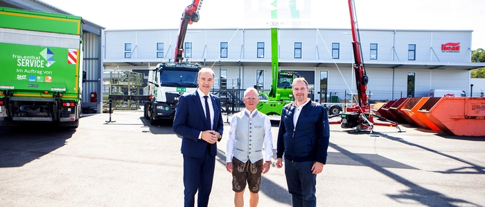 „R+I Rohr- und Industrieanlagen GmbH“-Geschäftsführer Markus Frühwirth (Mitte) mit Wirtschaftslandesrat Leonhard Schneemann (links) und Kemetens Bürgermeister Wolfgang Koller