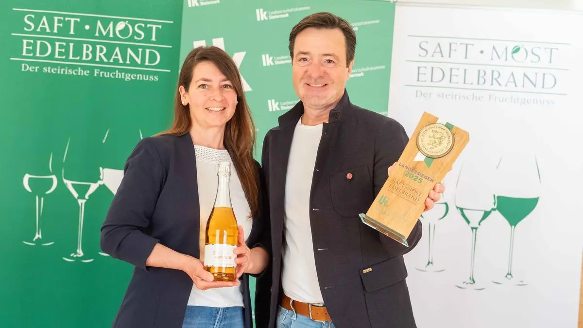 Sonja und Günter Brunner von Most Brunner aus Ilz holten sich mit „Apfellini“ den Landessieg | Sonja und Günter Brunner von Most Brunner aus Ilz holten sich mit „Apfellini“ den Landessieg bei der Landesprämierung 2025 für die besten Moste, Schaumweine und Cider