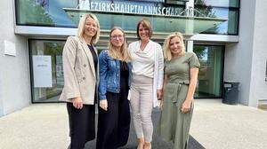 Bezirkshauptfrau Kerstin Raith-Schweighofer, die Sozialarbeiterinnen Magdalena Kahlbacher und Marion Wanasky sowie Gerda Fuchs (Leiterin Sozialreferat)