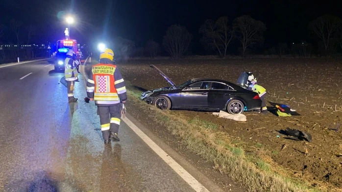 Mit Pkw im Feld gelandet