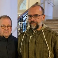 Tierschützer David Richter (rechts) mit Anwalt Stefan Traxler am Straflandesgericht