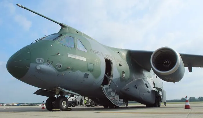 Auch dieses Foto von einer portugiesischen C-390 stammt von Mader