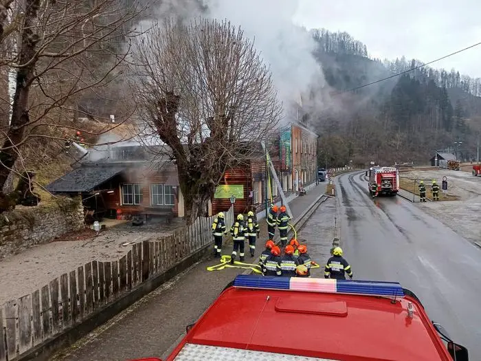 Beim Eintreffen der Feuerwehr stand die Sauna in Vollbrand