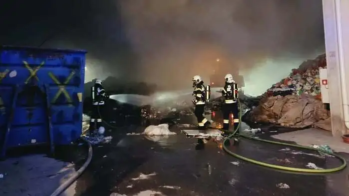 Auch die Freiwillige Feuerwehr Graz unterstützte beim Löschangriff