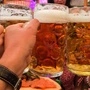 Anstoßen mit Bier