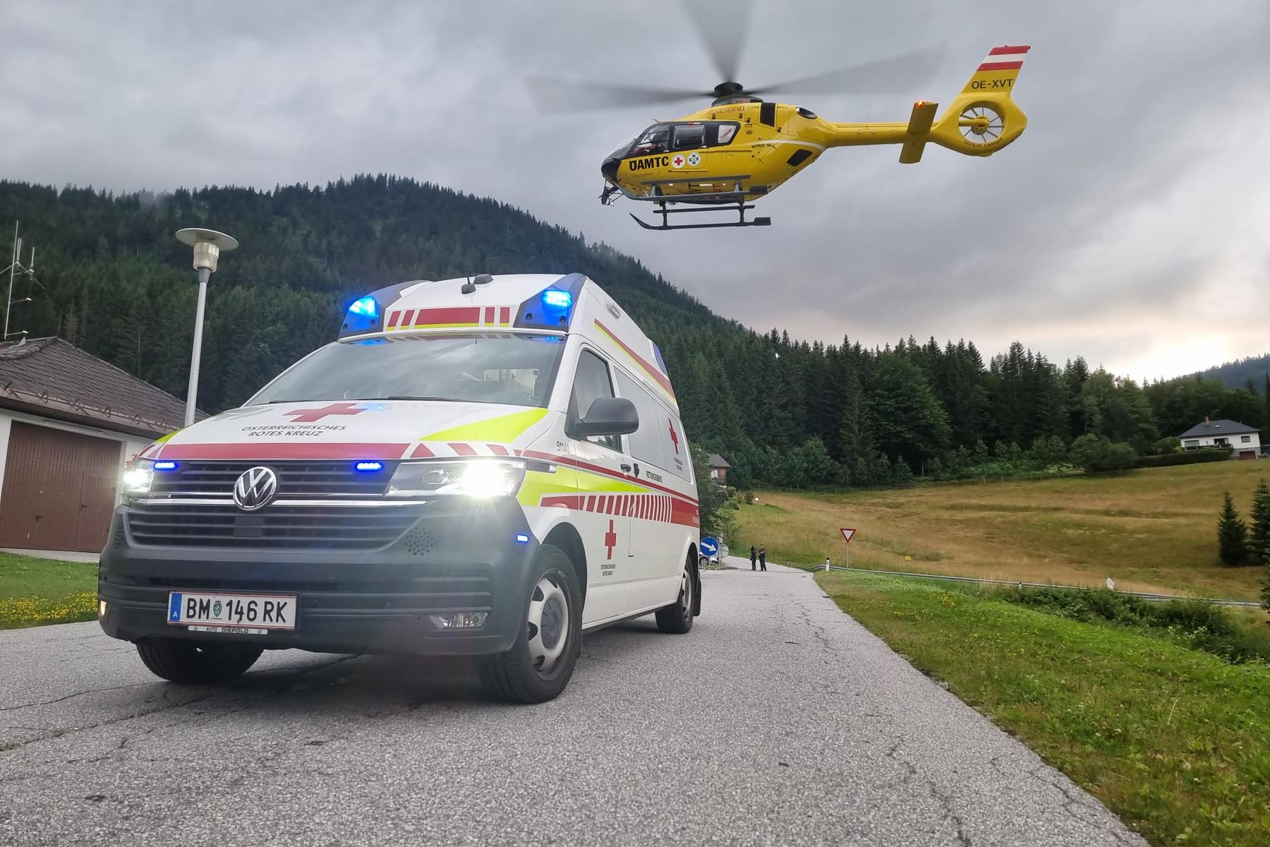 Unfall in Mürzsteg: Bub (10) von Pkw erfasst: mit Hubschrauber ins Spital