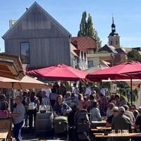 Bestes Herbstwetter sorgt für regen Besuch bei den Ständen des Kitzecker Herbstes