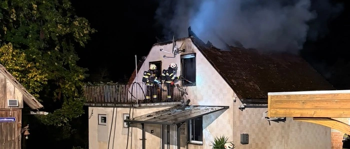 Gegen 23 Uhr meldete die Feuerwehr das „Brand aus“