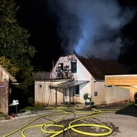 Gegen 23 Uhr meldete die Feuerwehr das „Brand aus“